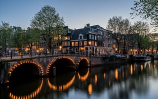 Обои вода, окна, вечер, мост, здания, Амстердам, канал, Кейзерсграхт