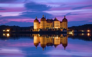 Картинка Германия, фиолетовое, огни, ночь, отражение, свет, вода, подсветка, Морицбург, облака, Саксония, небо, замок, синее