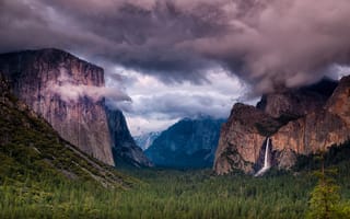 Картинка Yosemite National Park, горы, США, небо, тучи, деревья, водопад, лес, скалы, Сьерра-Невада