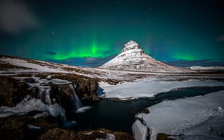 Картинка Исландия, гора, вулкан, северное сияние, Kirkjufell, снег, Январь, водопад, ночь, зима, скалы