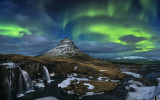 Картинка Исландия, вулкан, Kirkjufell, водопад, гора, скалы, ночь, снег, северное сияние