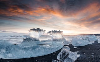 Картинка Исландия, свет, камни, море, лёд, пляж, ледниковая лагуна Йёкюльсаурлоун