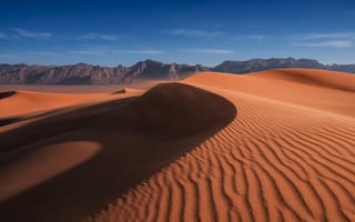 Картинка пустыня, горы, небо, песок, облака, барханы, дюны, ветер
