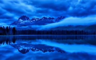 Картинка ночь, горы, деревья, отражение, облака, небо, озеро