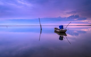 Картинка Малайзия, отражение, вечер, берег, небо, облака, море, сиреневое, лодка