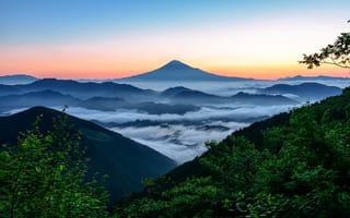 Картинка mountain, clouds, sky, Япония, вершина, закат, mist, Фудзияма, sunset, снег, небо, туман, голубое, гора, snow, вулкан, облака, blue, HD