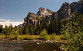 Картинка США, скалы, Калифорния, поляна, водопад, речка, деревья, горы, кусты, Национальный парк Йосемити, Yosemite National Park