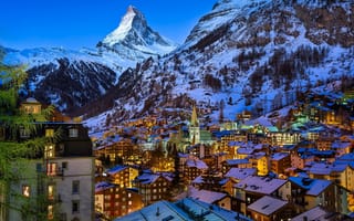 Обои Zermatt Valley, Pennine Alps, вершина, Switzerland, Пеннинские Альпы, горы, Альпы, Швейцария, дома, Swiss Alps, здания, гора Маттерхорн, деревня, панорама, Matterhorn Peak, Церматт, гора