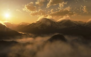 Картинка восход, туман, облака, утро, горы, солнце