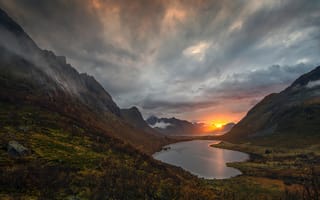 Картинка осень, закат, водоем, озеро, горы, склон, природа