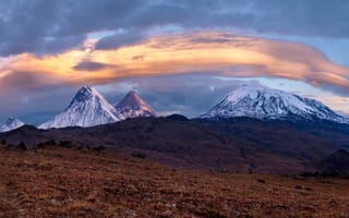 Картинка небо, облака, горы, снежные, вулкан, вершины, природа