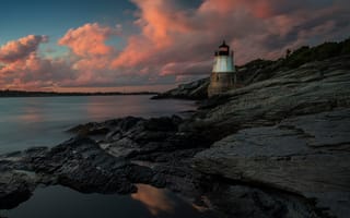 Картинка море, небо, облака, камни, сумерки, скалы, маяк, берег