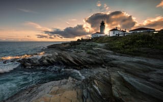 Картинка море, волны, маяк, свет, берег, скалы, облака, лето