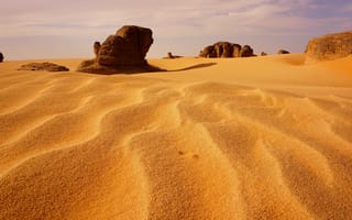 Картинка пустыня, сахара, алжир, камни, небо, песок, дюны