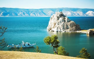 Обои Россия, Байкал, катер, скала, Baikal, берег, озеро, утес