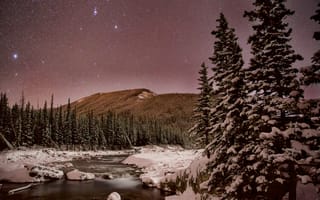 Картинка Кананаскис, зима, горы, река, звезды, ночь, Альберта, деревья, снег, небо, Канада