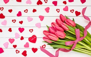 Обои любовь, букет, hearts, сердечки, тюльпаны, romantic, valentine's day, цветы, розовые, love, wood, tulips, pink, flowers