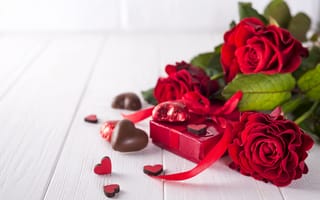 Картинка цветы, сердечки, розы, love, romantic, hearts, flowers, chocolate, red, подарок, valentine's day, gift box, букет, красные, roses