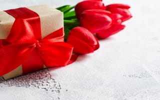 Картинка любовь, love, сердечки, тюльпаны, hearts, valentine's day, лента, цветы, tulips, romantic, букет, gift box, flowers, красные, red, подарок