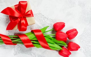 Картинка любовь, сердечки, gift box, valentine's day, подарок, лента, romantic, тюльпаны, букет, красные, red, flowers, hearts, цветы, love, tulips