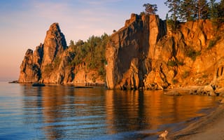 Картинка Россия, деревья, закат, Baikal, скалы, причал, Байкал, птица, озеро, берег