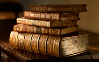 Обои книги, макро, размытость, стол, старинные, books, шикарные, стопка, фолианты, боке, книжки, знания