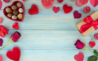 Картинка подарок, flowers, red, gift box, valentine's day, шоколад, chocolate, красные, розы, roses, сердечки, romantic, wood, love, hearts, конфеты
