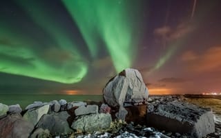 Картинка Исландия, северное сияние, ночь, звезды, горы, камни, море