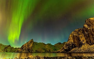 Картинка Исландия, пейзаж, звезды, море, северное сияние, камни, горы, ночь
