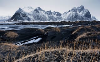 Картинка Исландия, Vestrahorn, горы, небо, чёрный песок, Stockksness, трава