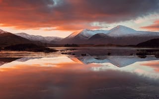 Картинка Шотландия, горы, вечер, озеро, отражения, облака, Северо-Шотландское нагорье