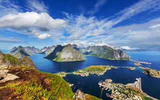 Картинка Норвегия, панорама, побережье, дома, Lofoten, вид сверху, море, острова, облака, Лофотенские острова, горы