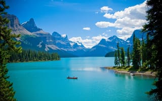 Обои озеро, Канада, лодка, пейзаж, лес, горы, деревья