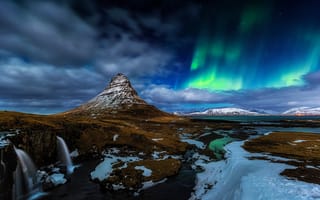 Обои Исландия, гора, водопад, скалы, снег, вулкан, ночь, Kirkjufell, северное сияние
