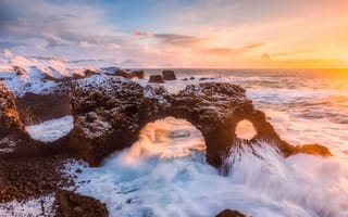 Картинка Исландия, волны, море, утро, скалы, арки, свет
