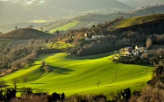 Картинка Италия, холмы, деревья, трава, поля, дома, горы