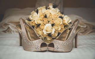 Обои букет, туфли, цветы, свадьба