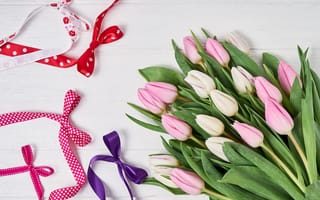 Картинка цветы, букет, pink, тюльпаны, лента, flowers, розовые, wood