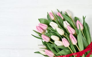 Картинка цветы, букет, wood, тюльпаны, pink, romantic, beautiful, розовые, tulips, spring, flowers, лента