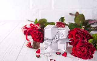 Картинка цветы, roses, красные, gift box, сердечки, chocolate, valentine's day, розы, подарок, flowers, love, букет, hearts, romantic, red