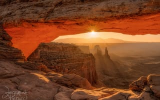 Картинка США, Юта, утро, национальный парк Каньонлендс, природная арка, свет, Mesa Arch, солнца, скалы, лучи, штат