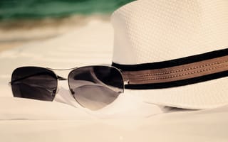 Обои summer, accessories, очки, пляж, отдых, лето, vacation, шляпа, sun, glasses, beach, море, песок