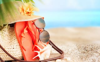 Обои summer, сланцы, шляпа, пляж, песок, лето, glasses, sun, beach, vacation, очки, море, accessories, отдых