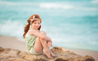 Картинка девочка, море, песок, рыжеволосая