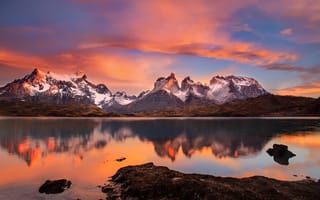 Картинка Южная Америка, озеро, национальный парк Торрес-дель-Пайне, Утро, Чили, горы Анды, Патагония, Пеоэ