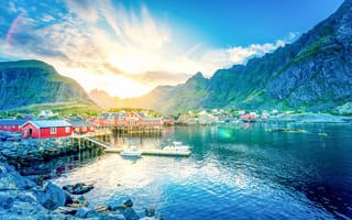 Картинка Норвегия, городок, Lofoten, рассвет, берег, ущелье, дома, лодки, причал, камни, горы, озеро, солнце