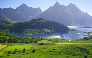 Картинка Норвегия, Lofoten, озеро, автобус, дорога, поля, берег, горы, домики