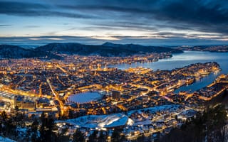 Картинка зима, ночной город, панорама, Норвегия, горы, Залив Воген, Norway, Bergen, Берген