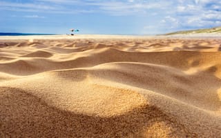 Картинка песок, море, зонтики, фокус, пляж