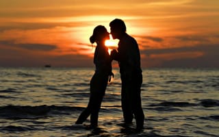 Картинка sunset, romantic, поцелуй, любовь, people, закат, kiss, couple, пара, love, море